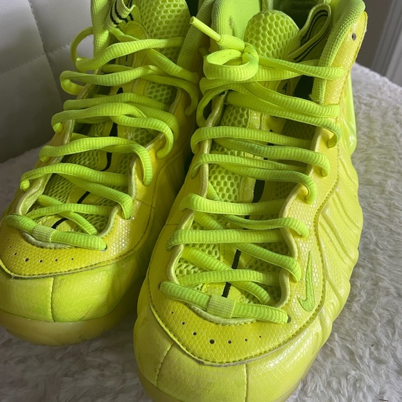 Sold on Mercari.Nike Air Foamposite volt in really good condition. - Picture 9 of 10